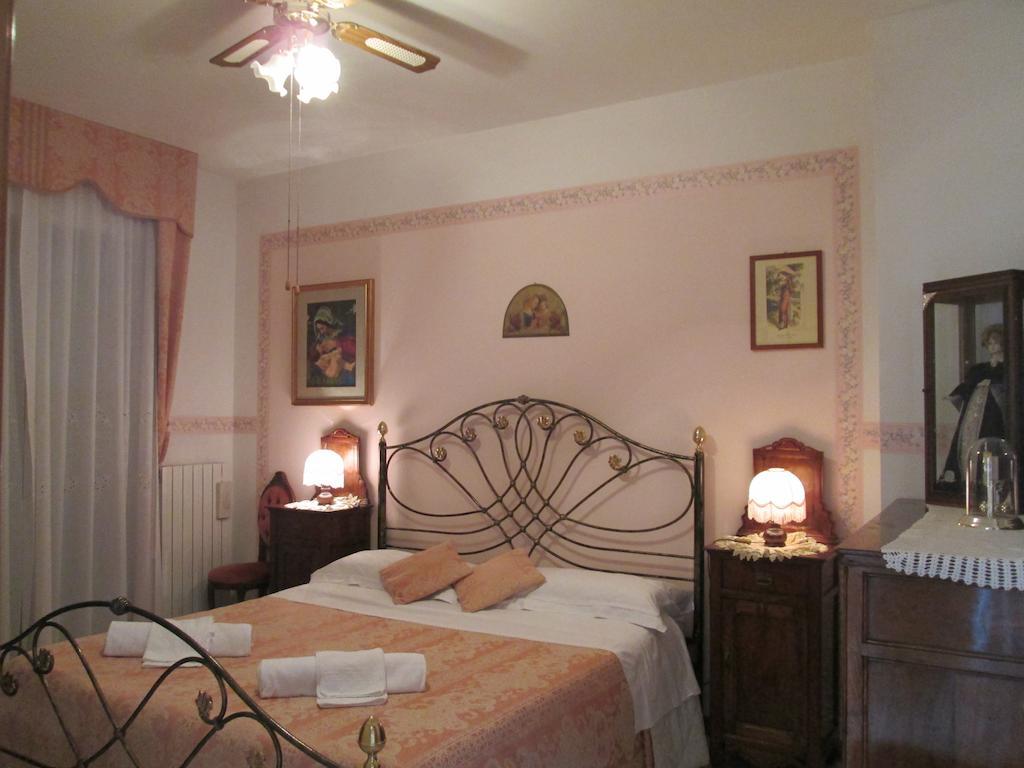 B&B Le Begonie Ασκόλι Πιτσένο Δωμάτιο φωτογραφία