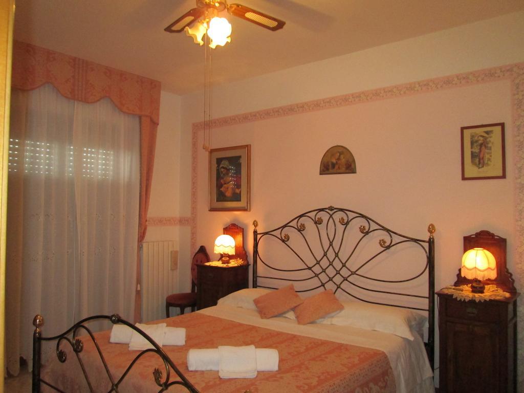 B&B Le Begonie Ασκόλι Πιτσένο Δωμάτιο φωτογραφία